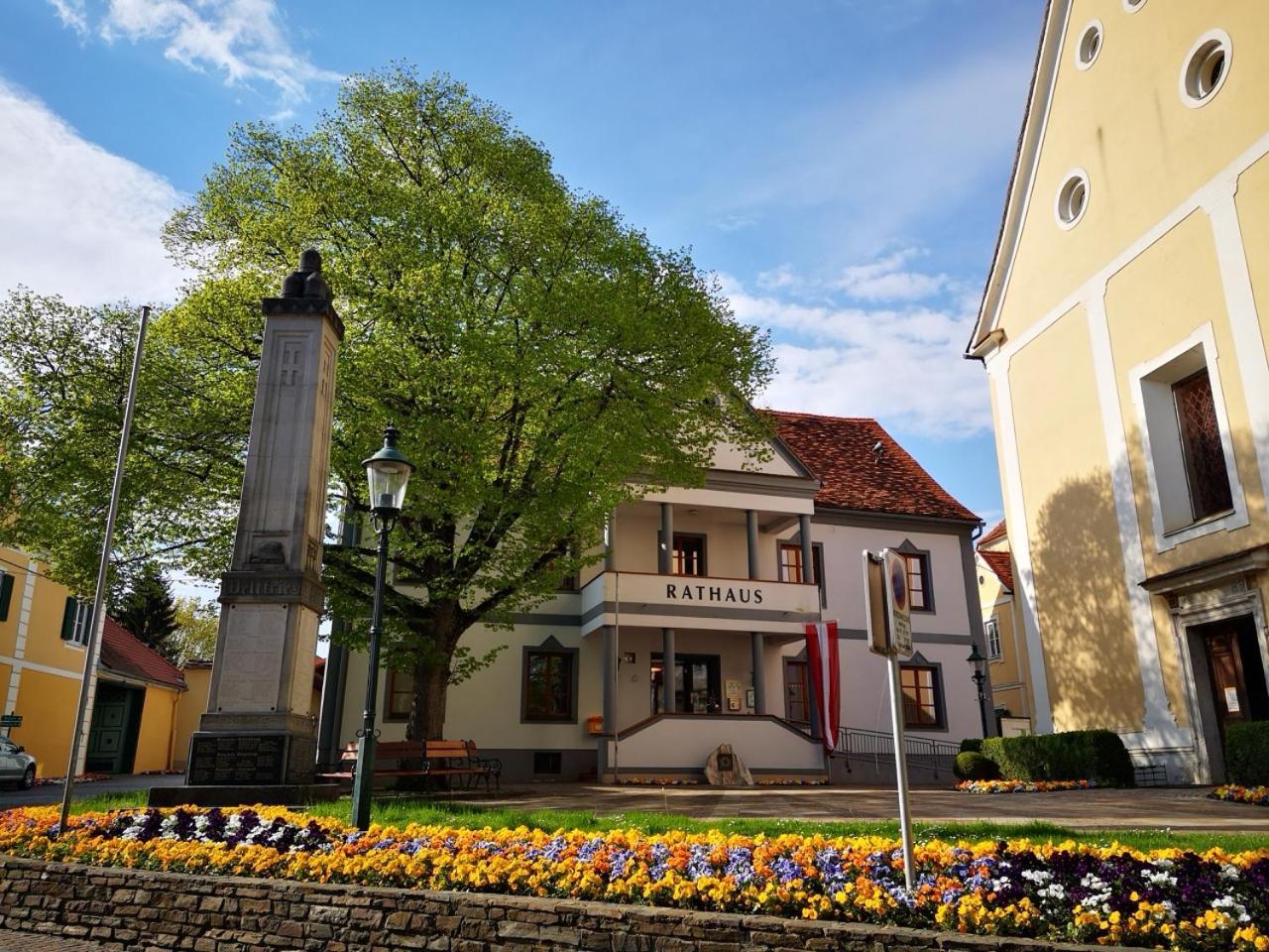 Aparthotel "Goldener Hahn Apartments" Bad Waltersdorf Kültér fotó