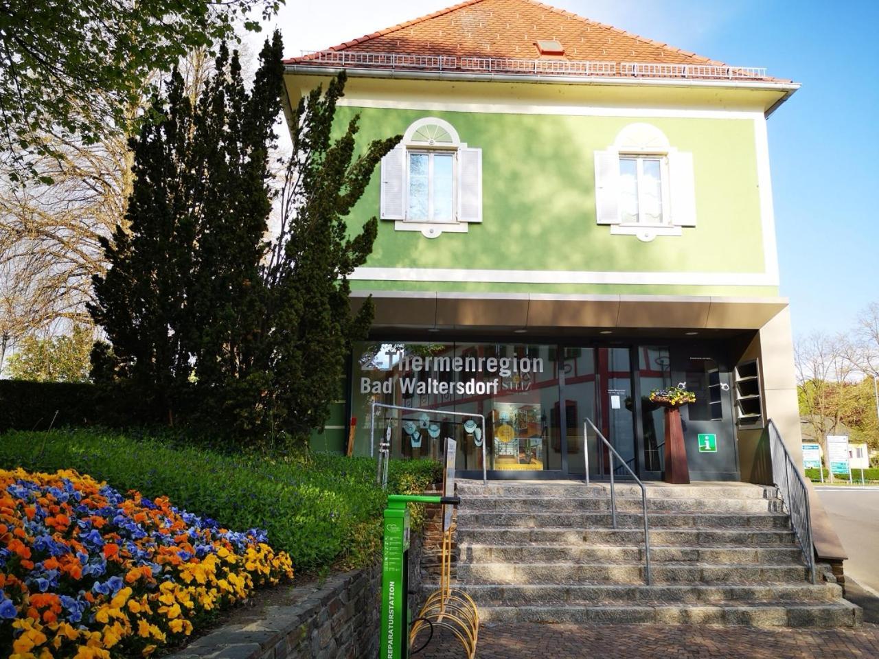 Aparthotel "Goldener Hahn Apartments" Bad Waltersdorf Kültér fotó